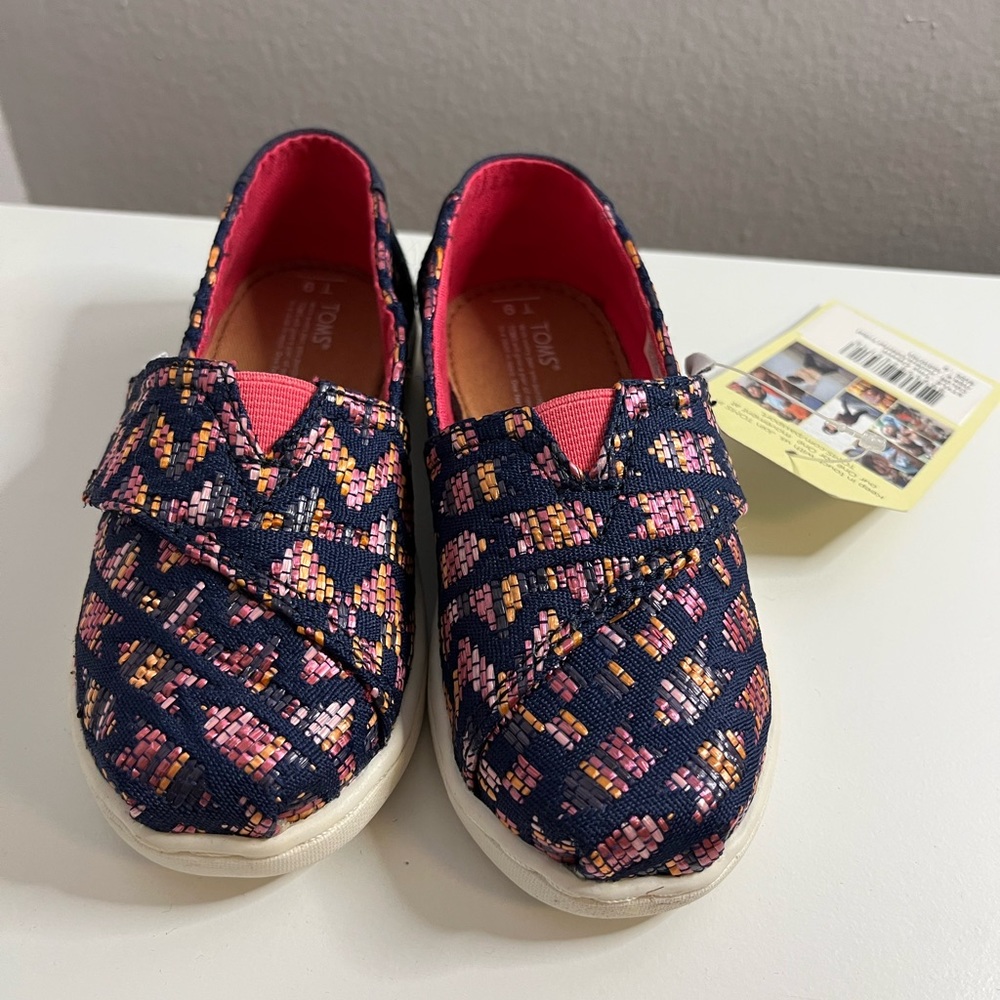 NWT Girls Size 9T - Toms Classic Fuchsia Colorful Tribal Slip-Ons